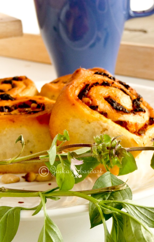 Sun dried tomato pesto rolls